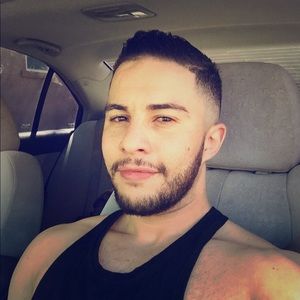 Meet your Posher, Dhia